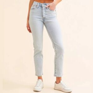 Levi’s Wedgie Straight Stretch Jean